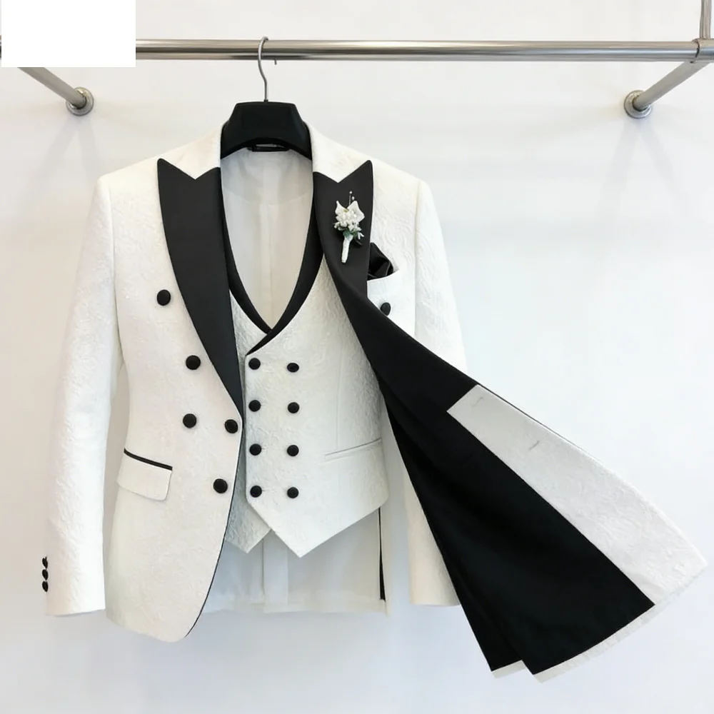 

Мужской костюм-тройка с цветочным принтом: двубортный пиджак с жилетом и пикообразными лацканами, модный наряд для жениха, свадебный костюм для мужчин