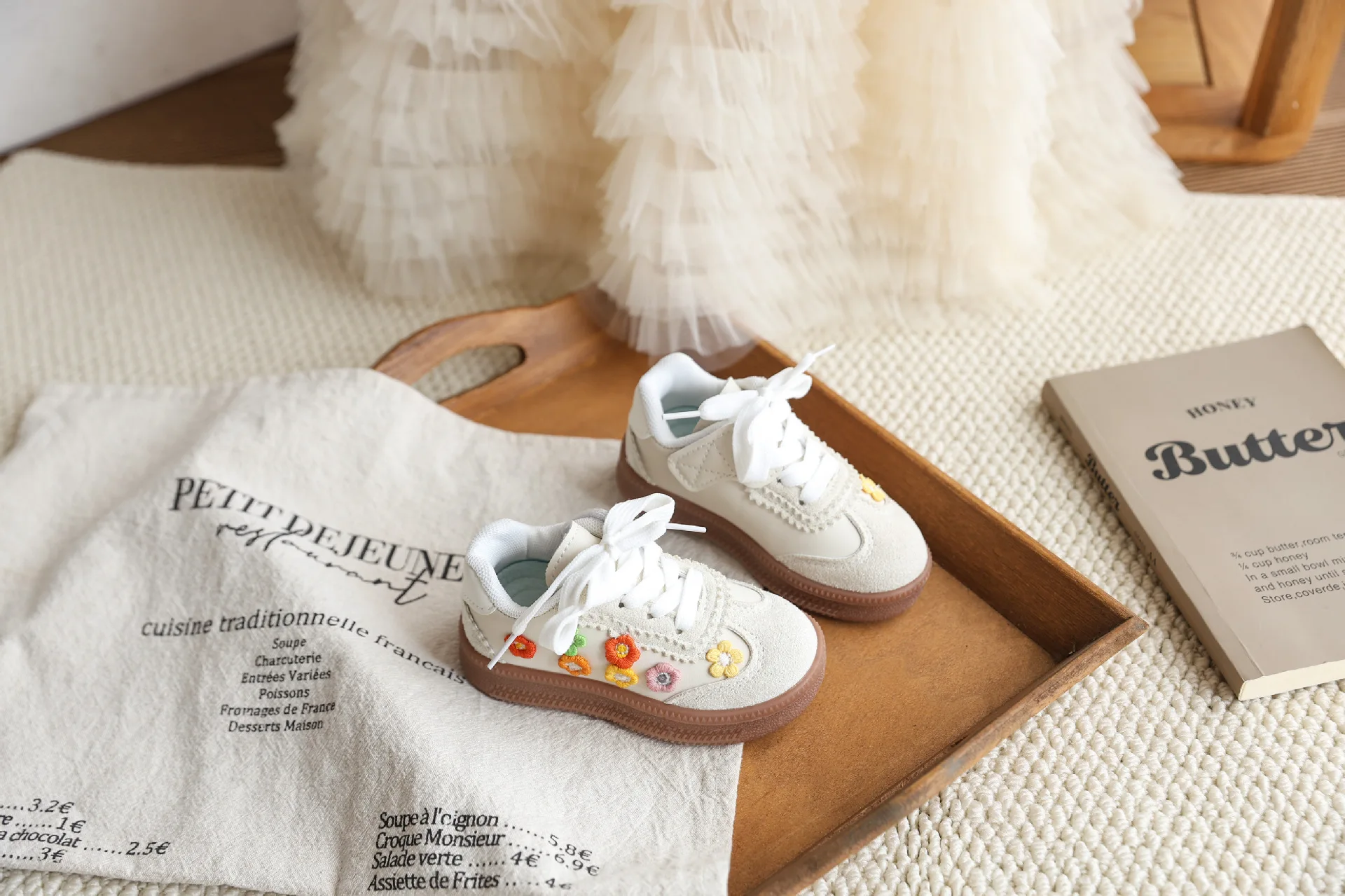 2026 Flache Schuhe für Mädchen, Frühling-Herbst Mode, Applikationen, Atmungsaktiv, Bestickte Blumen, Schnürsenkel, Lässige Komfort-Sneaker – Detail 12