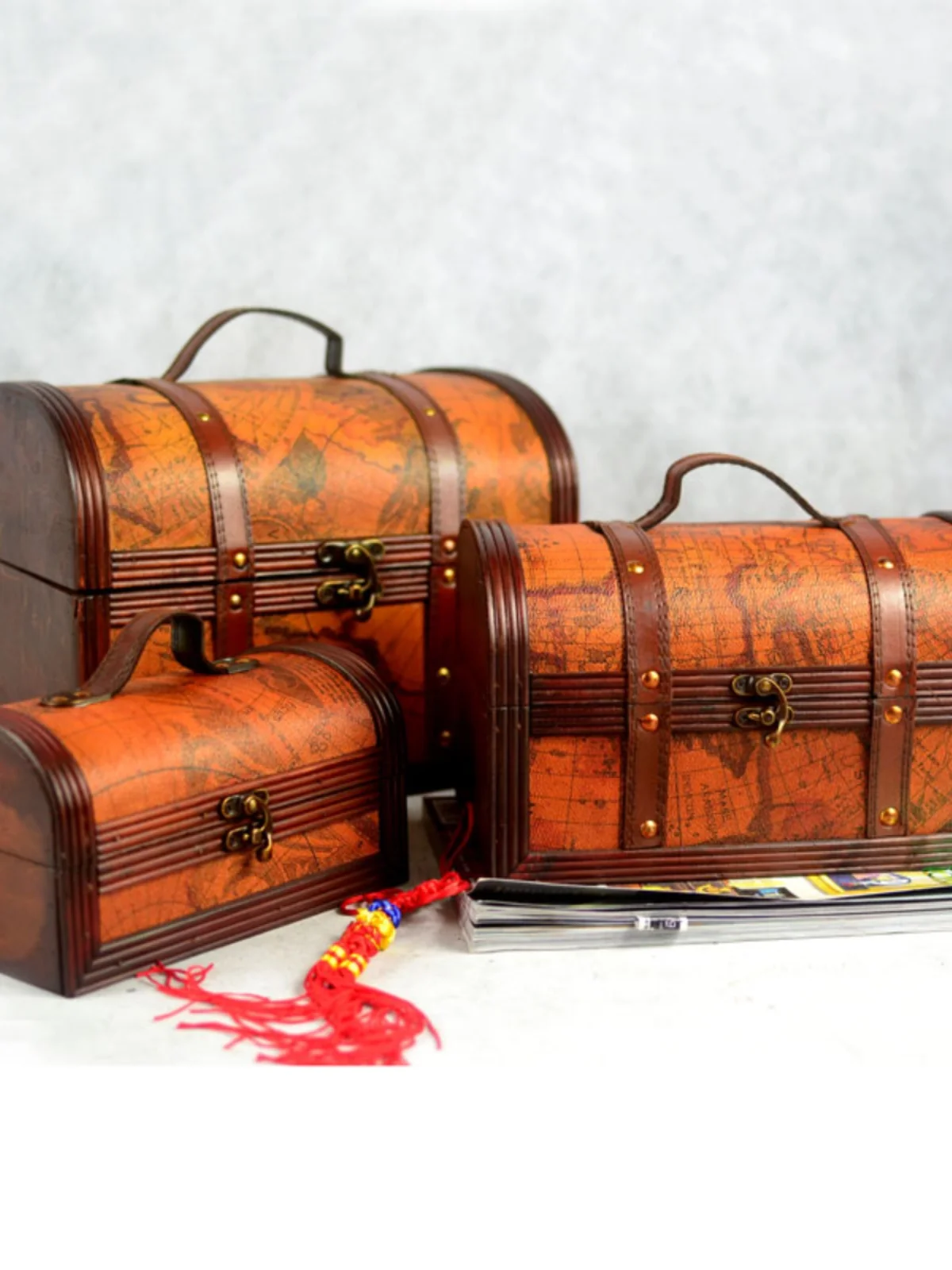 

Деревянный сундук для карт в европейском стиле с замком, винтажный декоративный ящик для хранения, многофункциональный органайзер для дома и гостиной