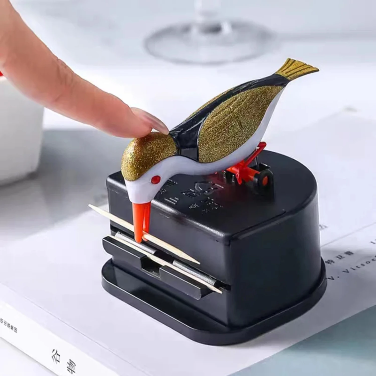 Creative Automatic Bird Toothpick Dispenser Holder for Cleaning Teeth and Table Decoration