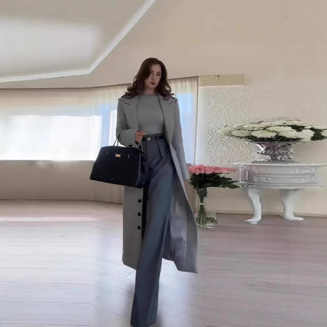 

2025 Новое однотонное длинное женское шерстяное пальто с отложным воротником и поясом для похудения, универсальное облегающее модное женское пальто