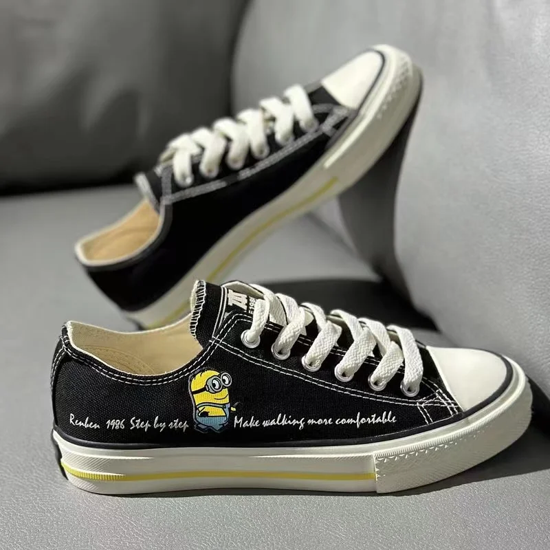 foto reale 2025 nuove scarpe di tela per studenti Minions Design unico Casual Primavera Autunno inverno scarpe da donna sneaker bianca nera