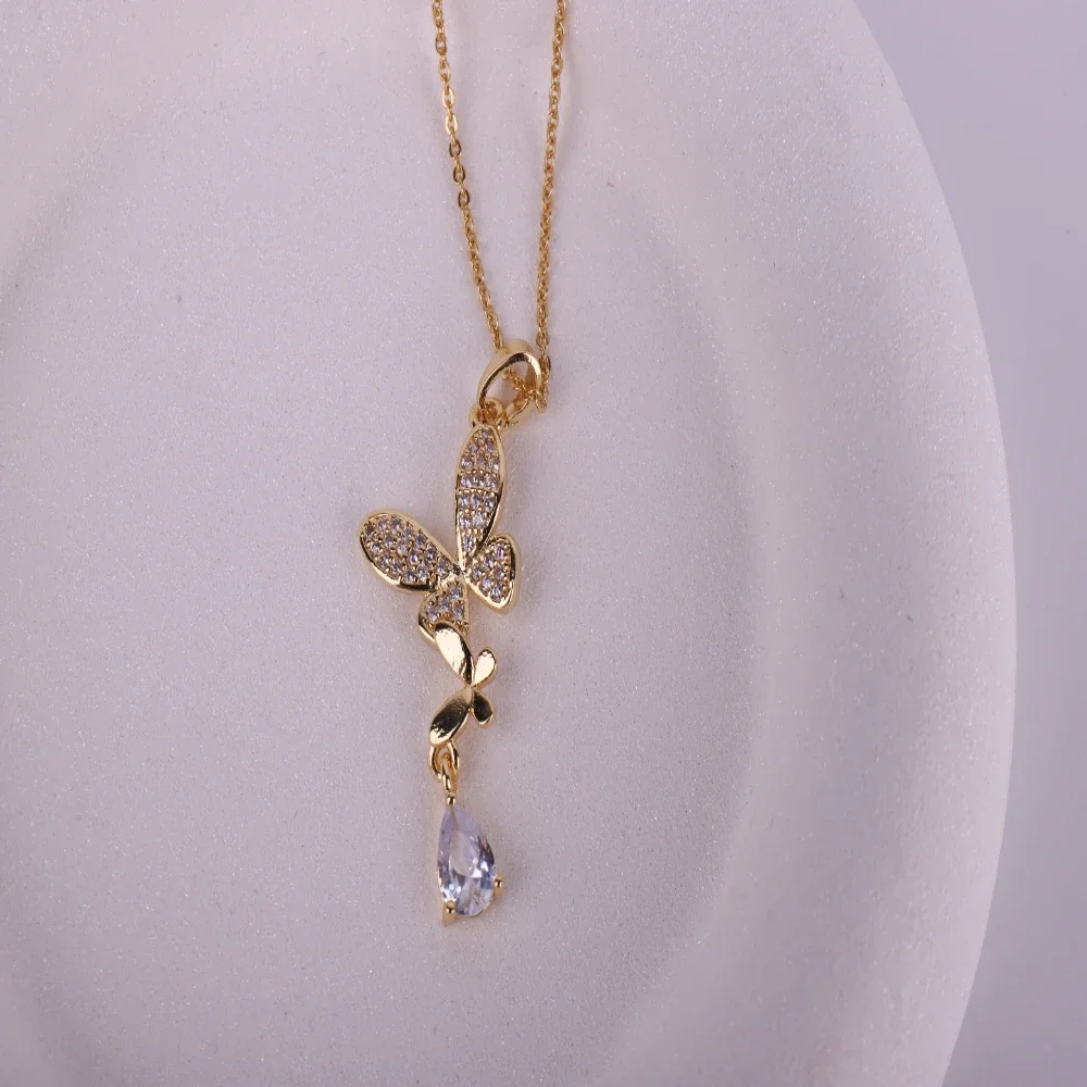 Retro Butterfly Zircon Pendant Necklace for Women - Elegant Jewelry Decoration, Fashionable Collarbone Chain, Micro Inlaid Desig