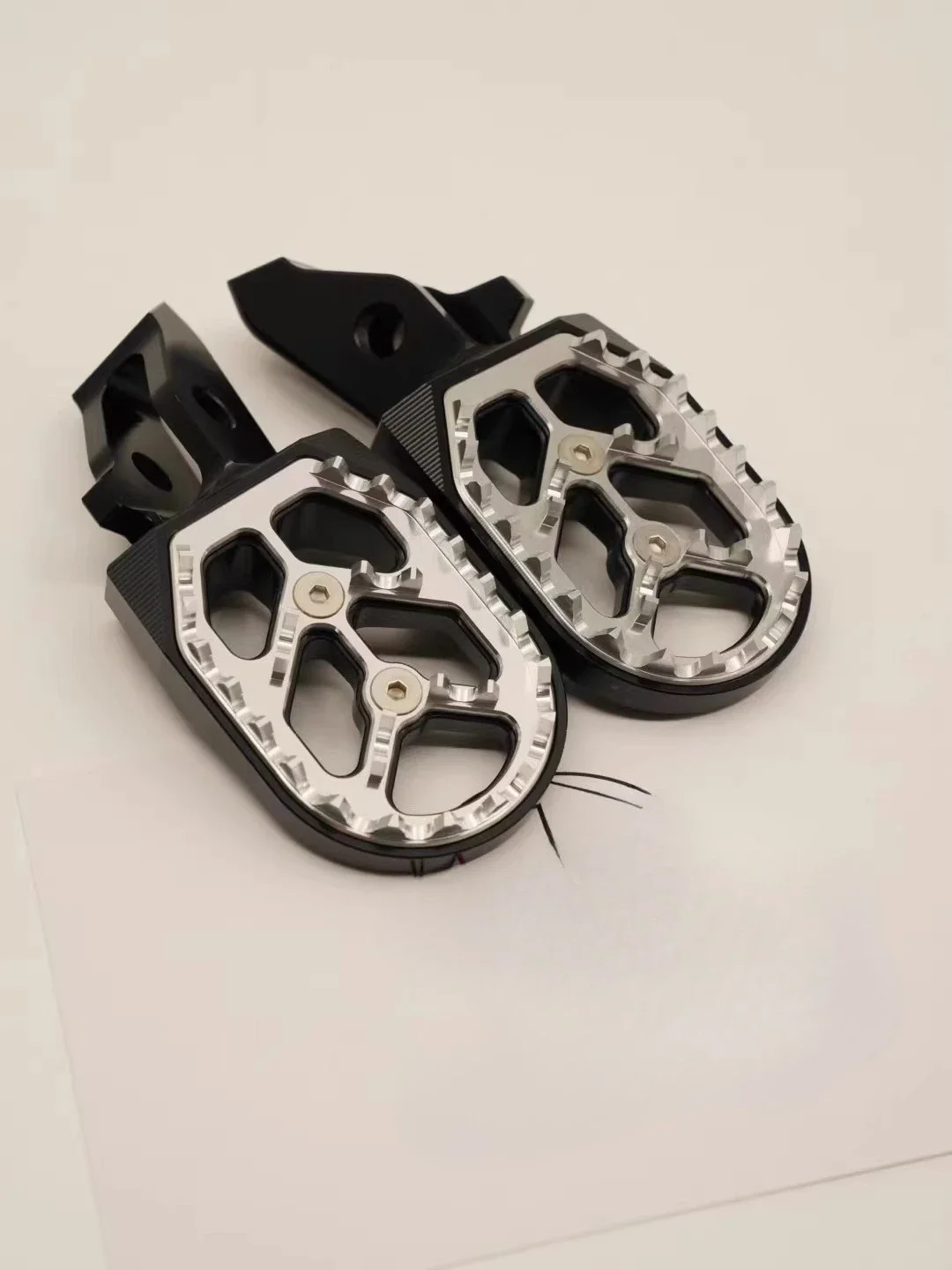 Motorcycle Pedals. for Qiulongji Bee, Off-road Slider Tire Increases Stability,CNC 7050 Material,Off-road Motorcycle Accessories
