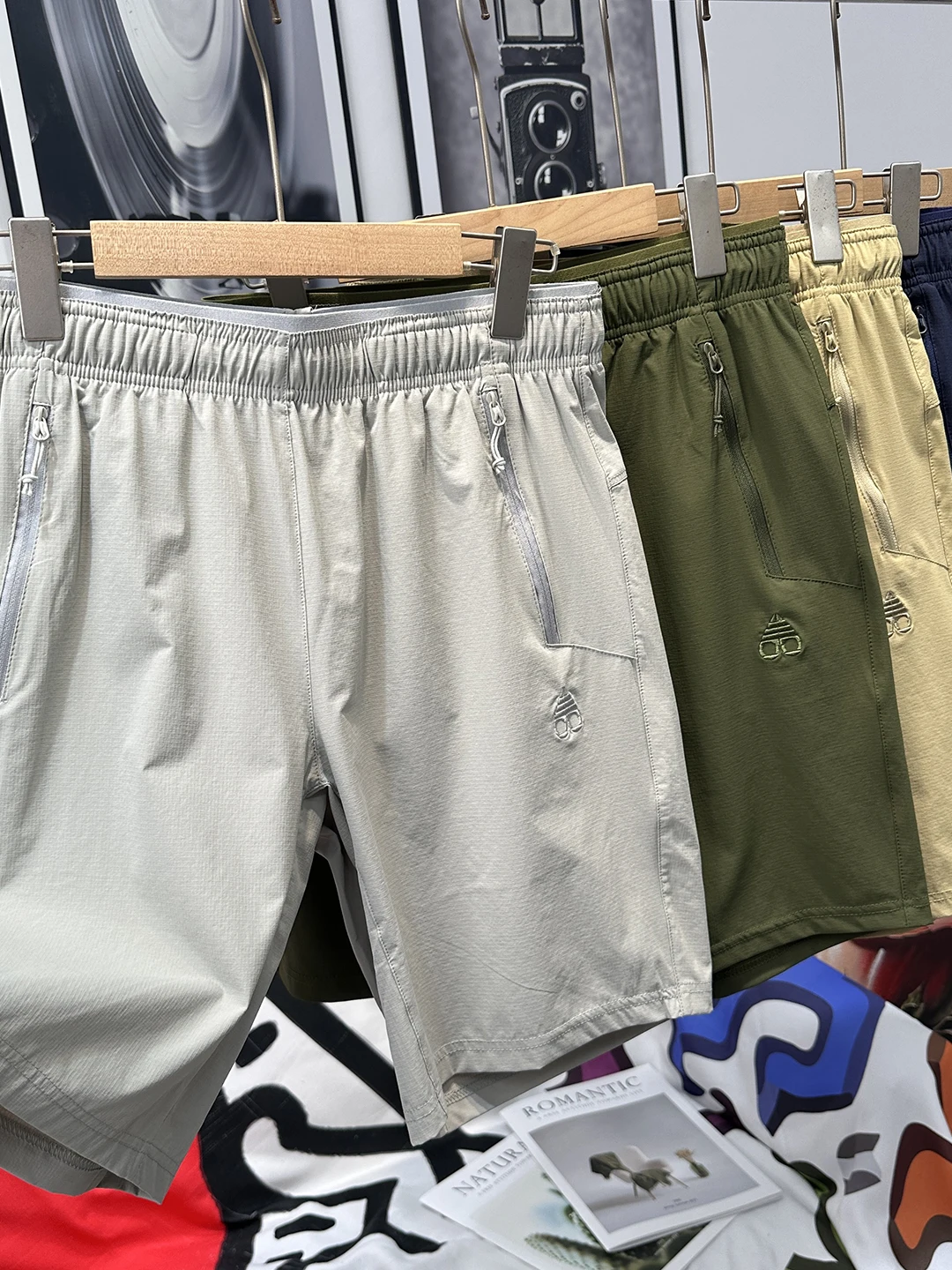 

Легкие и стильные итальянские мужские спортивные брюки для активного отдыха, модные городские брюки прямого кроя с эластичным поясом, быстросохнущие, легкие, из ткани Five...