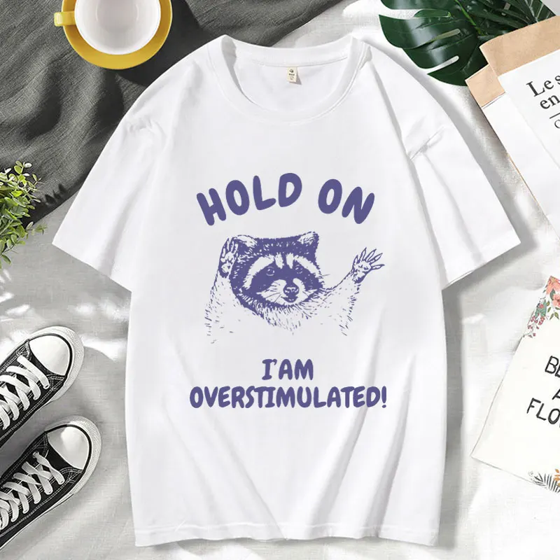 Hold on I\'m Overstimulated Funny T-Shirt Male Cute Cartoon Raccoon Graphic T Shirts Men Women\'s Fashion O-Neck Cotton Tee Shirt