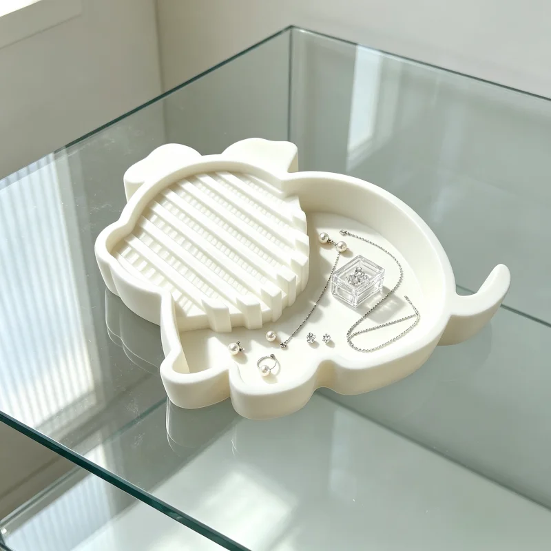 Pig-Shaped Jewelry Tray with Divided Grooves, Prevents Necklaces from Getting Tangled, Holds Rings, and Is a Stylish Dressing Table Decoration