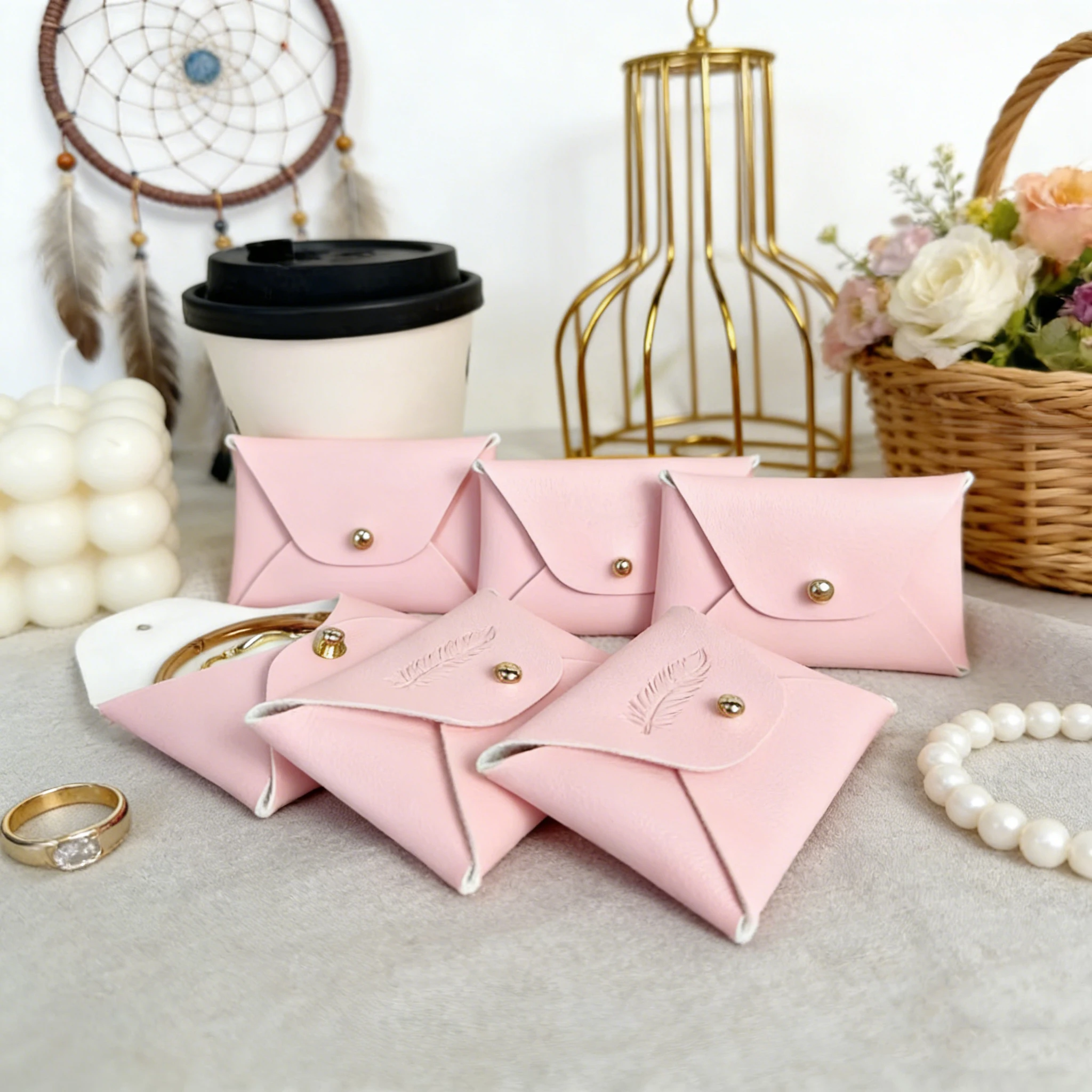 

Small PU Jewelry Storage Bags 10x7cm Custom Logo Portable Earrings Necklace Organizer Leather Rivet Pouches Wedding Snap Gift