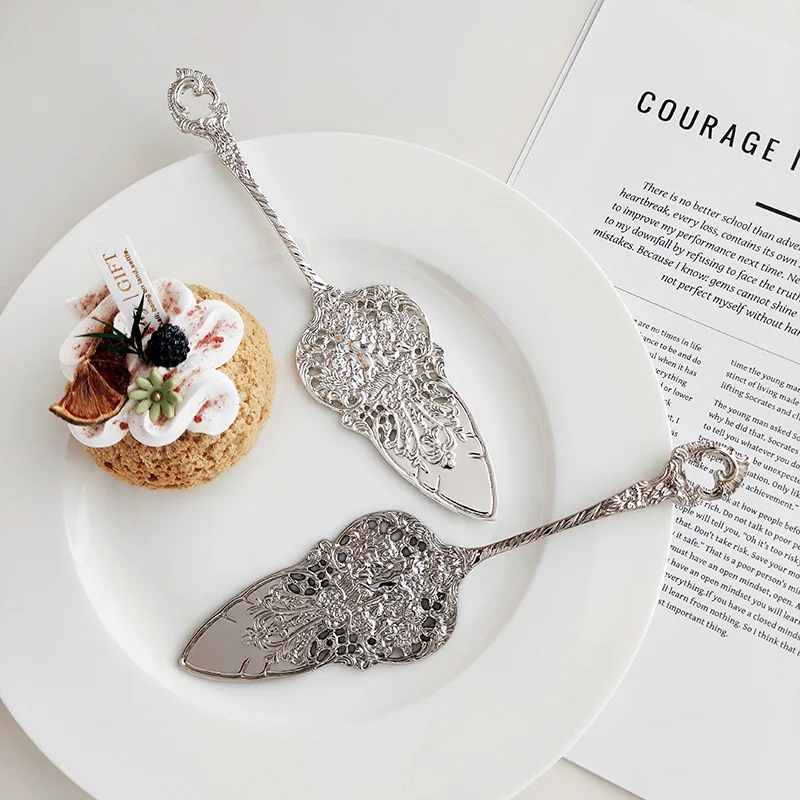 Cake Knife Hollow Out Carved Cake Spatula Classic Silver Plated Baroque Cake Server Bread Knife European Style Court Tableware