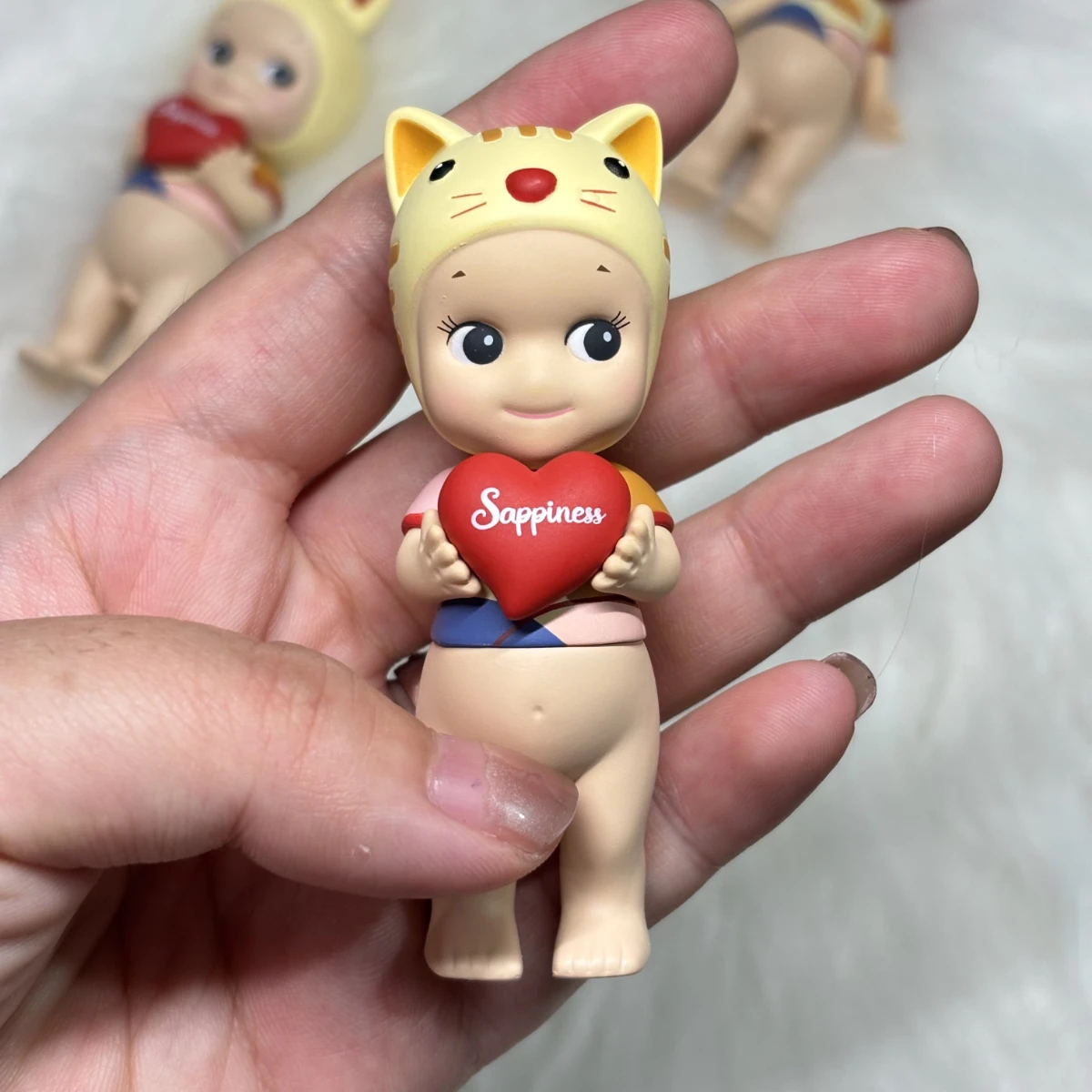سوني أنجل شخصية صغيرة الياقوت مفتاح سلسلة 2021 سر لا صندوق أرنب أحمر أرنب أبيض هدية القط