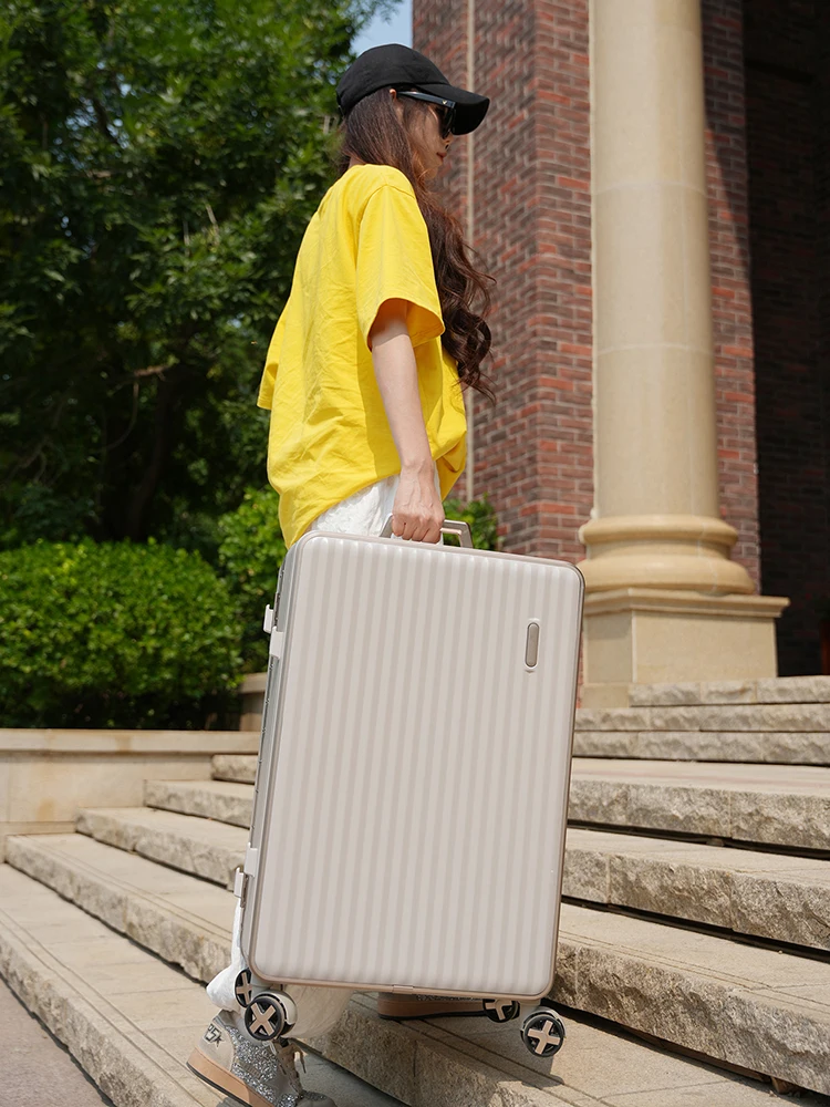 28インチ キャリア 新品 スーツケース アルミフレーム ABS+PC 大型 旅行用スーツケース 20インチ 機内持ち込み可能 24/26インチ パスワード付きトロリーケース