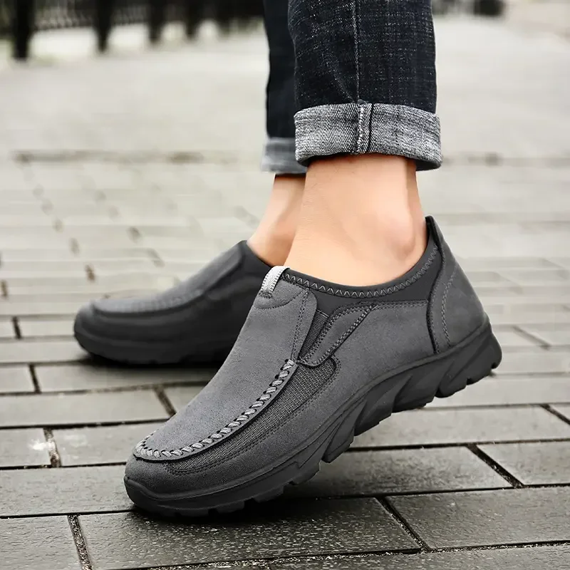 2023 Men Casual Shoes Luxury Brand Fashion Mens Loafers Moccasins Breathable Slip on Retro Driving Shoes Men Leather Sneakers