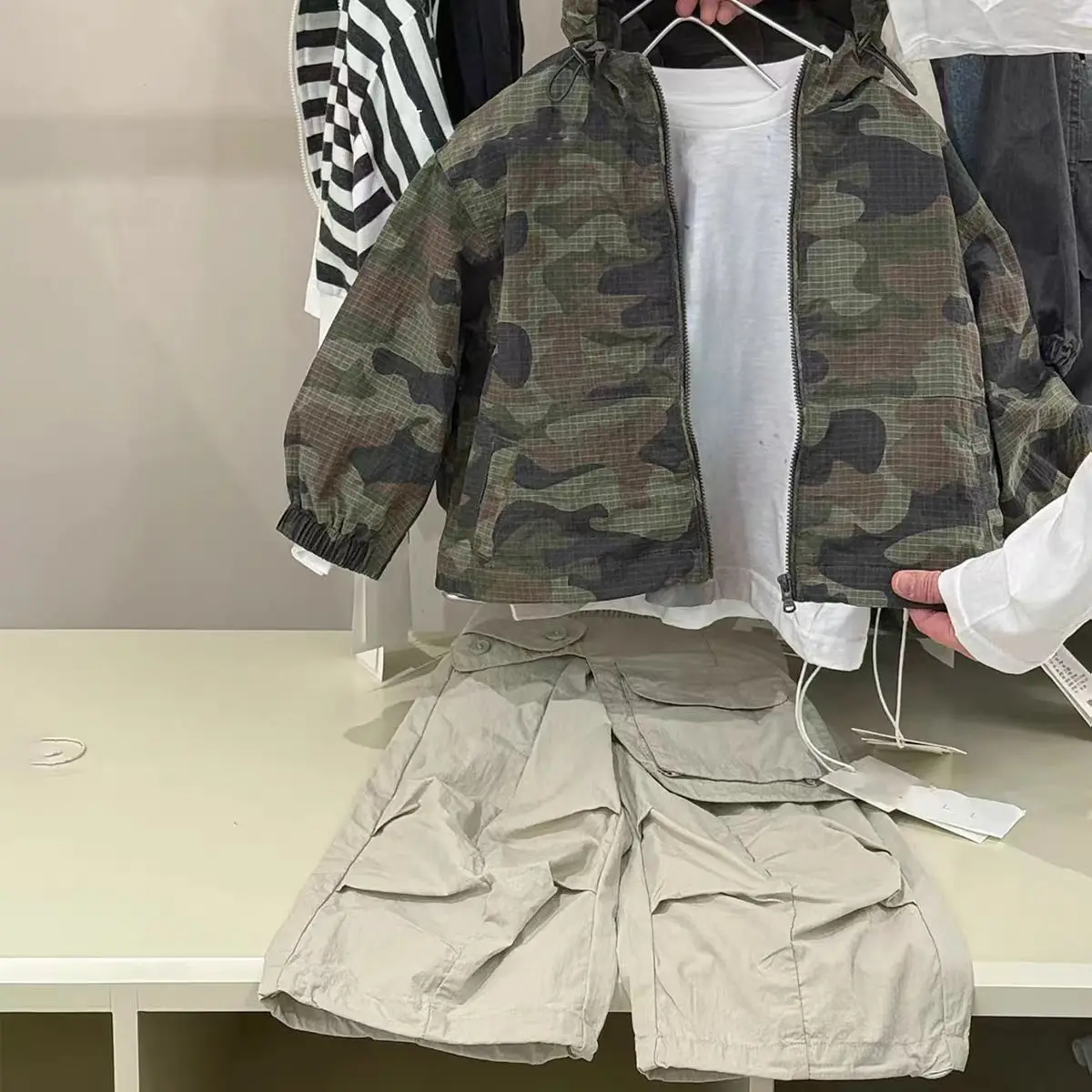 Neue Koreanische Tarnmuster-Jacke für Mädchen 2026 Frühling und Herbst Kinder Mittellange Lässige Lockere Jacke – Detail 4