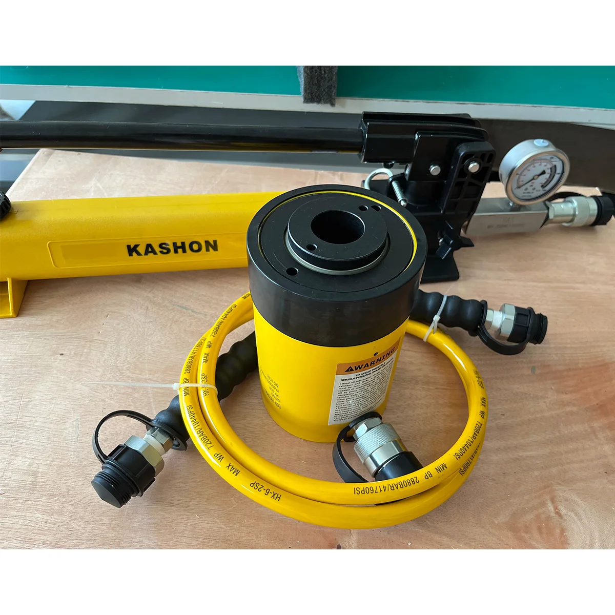 Complete Set Sale 30tons Caoacity RCH-302 Single Acting Center Hole Hydraulic Cylinder Set With Manual Pump