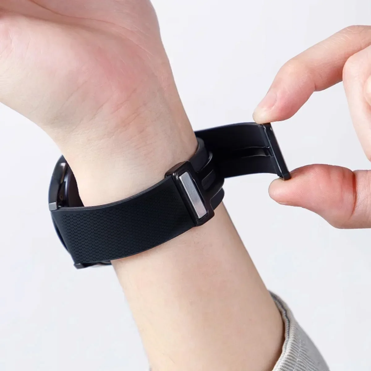 حزام مغناطيسي لساعة سامسونج جالاكسي 8 كلاسيكي 46 ملم بدون فجوات سوار من السيليكون لساعة جالاكسي 8 40/44 ملم سوار ساعة ناعم