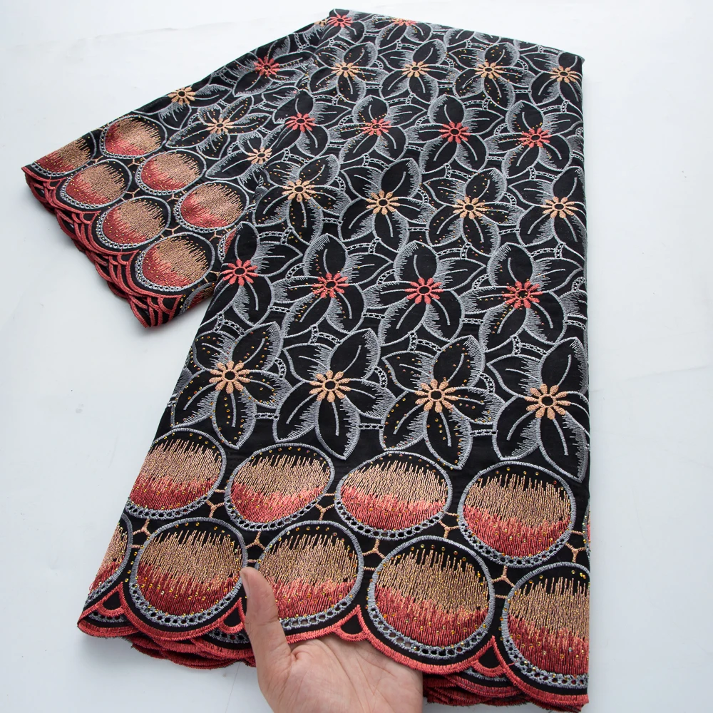 Afrikanische Schweizer Voile-Baumwollspitze, dunkelblaue Blumenstickerei, Steine, trockener Spitzenstoff, luxuriöses Textil für Damen-Party- und Hochzeitsoutfits