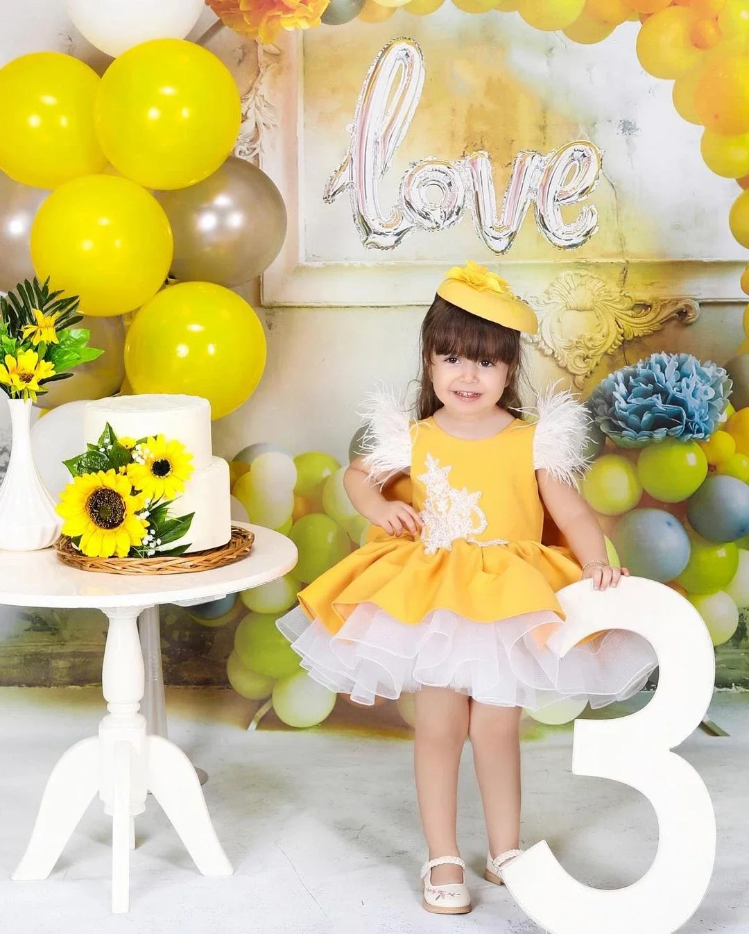 

Yellow Tulle Flower Girl Dress For Wedding Applique Puffy With Feather Princess Kids Birthday Party First Communion Ball Gown