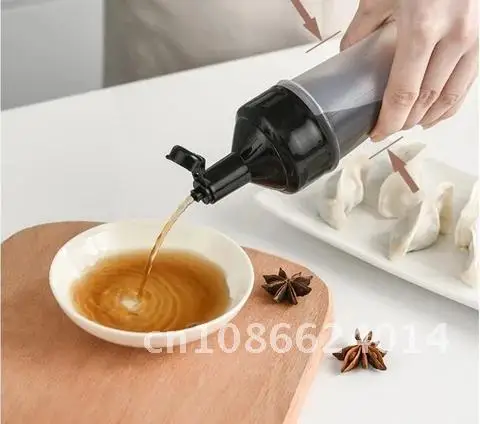 Squeeze Bottle 250ml Leak-proof Dust-proof Sauce Bottle Kitchen Accessories Gravy Boat Ketchup Gravy Condiment Dispenser