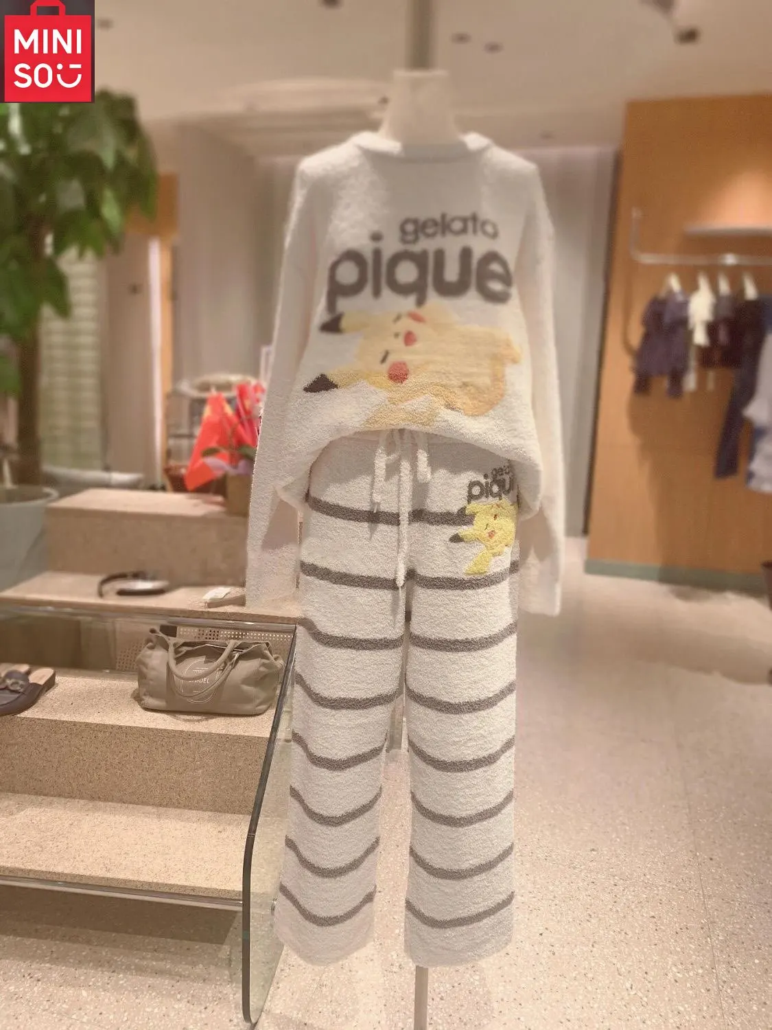 

MINISO милая мультяшная полуфлисовая пижама, женская зимняя новая коллекция, комплект домашней одежды из плотного флиса