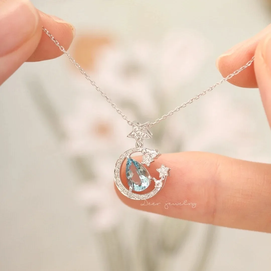 

Blue Starry Sky Necklace Female Niche Design Slightly Inset Aquamarine Star Moon Collarbone Chain