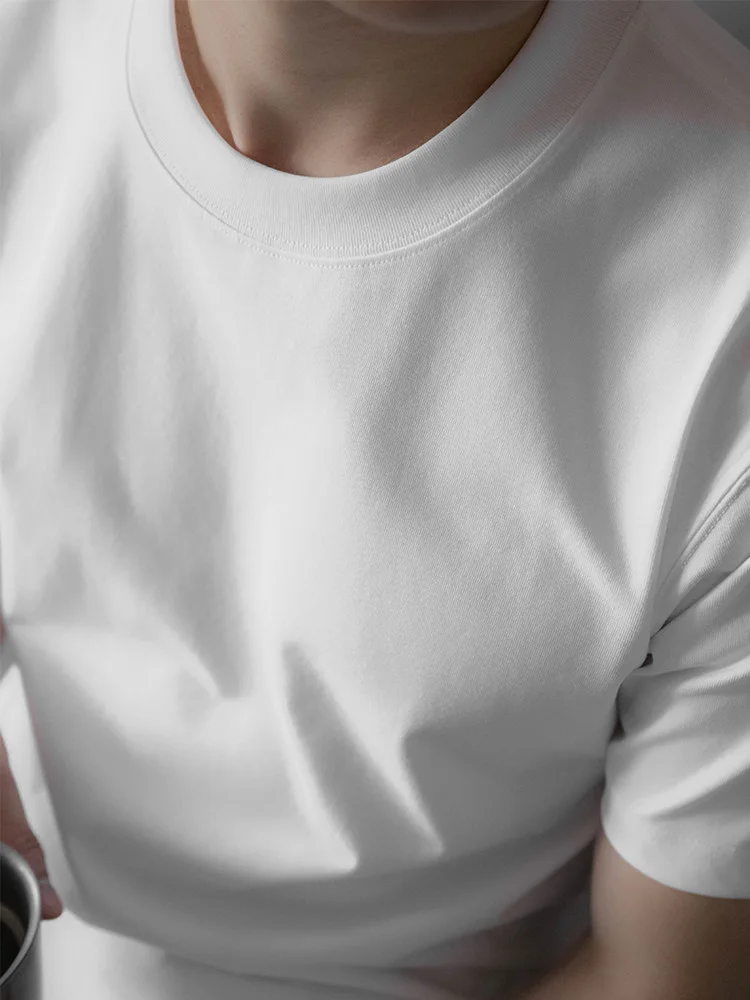 Solid color short-sleeved shirt,perfect for summer wear, versatile style, simple and breathable, suitable for various occasions.