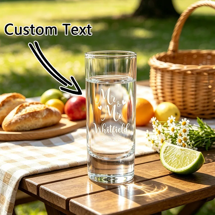 Vasos de chupito personalizados para bodas, con opción de grabar el nombre y la fecha de la boda. No solo es adecuado para su uso durante las ceremonias de boda, sino que también puede exhibirse en el hogar después del matrimonio para preservar los hermosos momentos de los recién casados, y constituye un recuerdo original para las celebraciones de compromiso y las bodas.