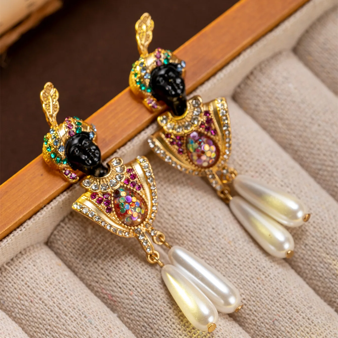 Vintage Earrings Women Creative Exotic Tribe Chief Egyptian Portrait Dangle Earrings Indian Arabic Style Jewelry M846