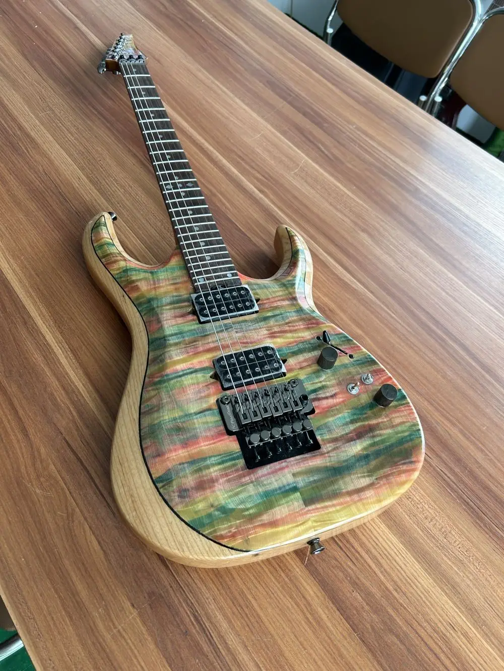 جيتار كهربائي Hooqu Premium مكون من 5 أوتار، نموذج مخصص عالي الأداء مع لمسة نهائية بلون الاندفاع