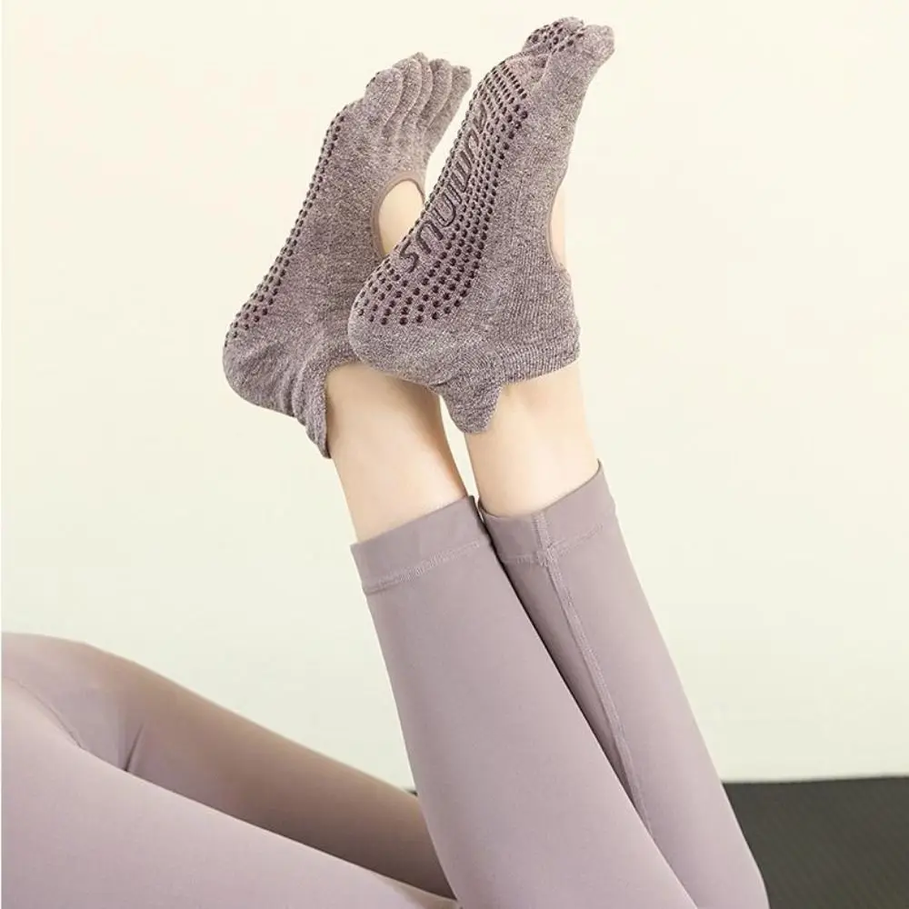 1 Pair High Quality Anti-slip Yoga Pilates Socks Cotton Split Toe Sport Socks Breathable with Grip Five-finger Socks Dance