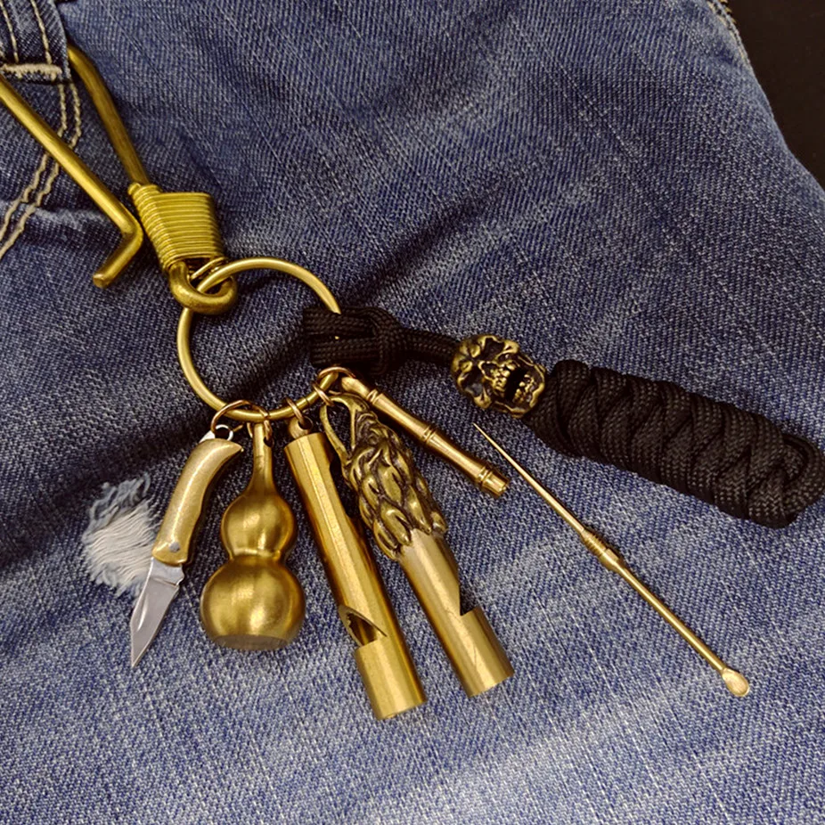 Mosiężny brelok do kluczy Retro Przenośne mini narzędzia Gwizdek Mini noże Węzeł linowy Urna Mała łyżka Breloczek do kluczy Akcesoria DIY Prezent 1PC