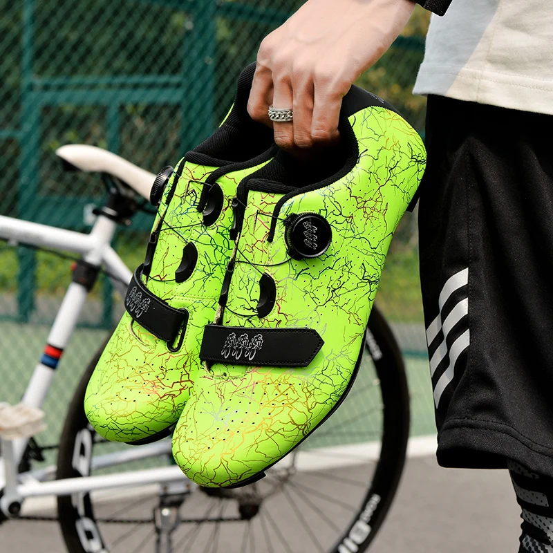 Zapatillas de ciclismo profesionales para hombre y mujer, zapatos Unisex de suela dura con patrón de rayo sin cerradura para ciclismo de montaña y carretera