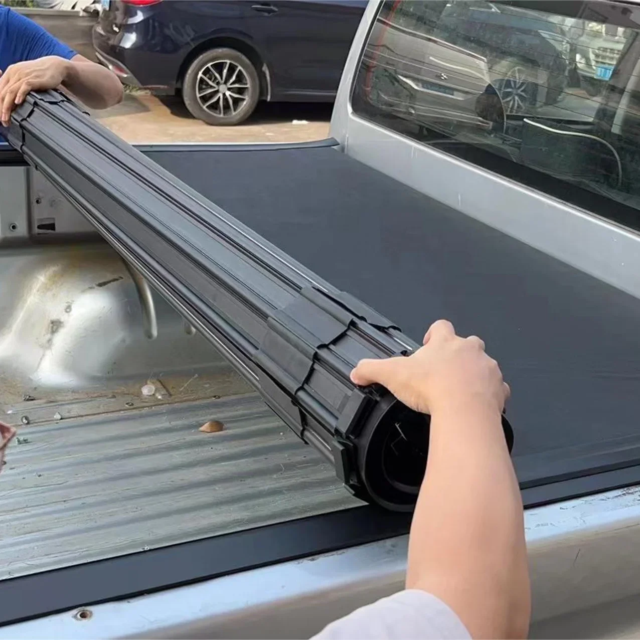 

Factory Hot Selling 4x4 Car Accessories Pickup Truck Hard Roll-up Bed Cover for Ford F150 Accessories