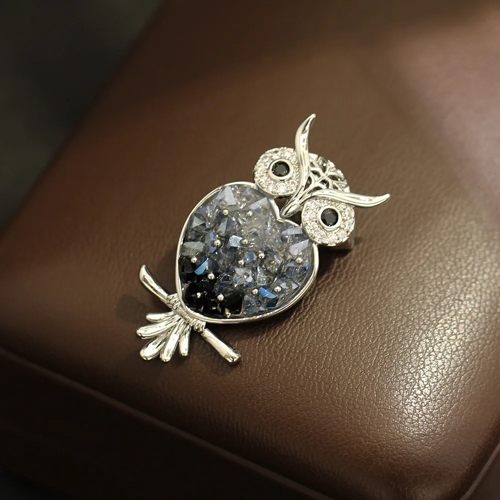 New Luxury Zircon High-end Blue Crystal Owl Brooch Exquisite and Versatile Animal Pin Men's and Women's Accessories
