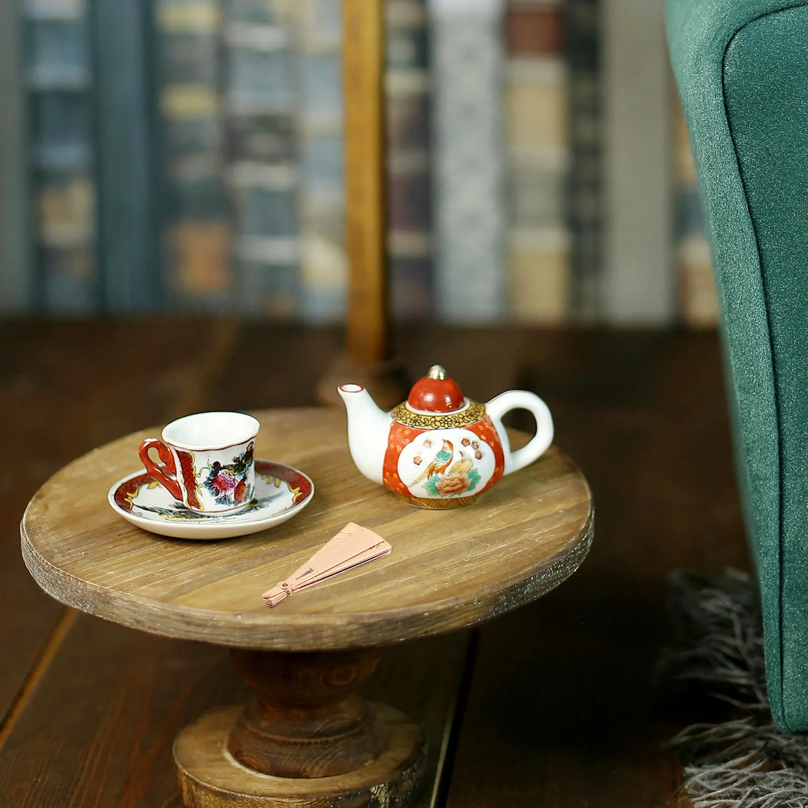 

Миниатюрный винтажный складной веер из сплава, украшение для кукольного домика, миниатюрные аксессуары для дома, миниатюры для кукольных домиков