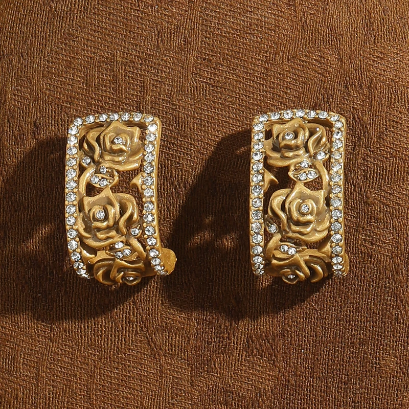 

Винтажные полые серьги-гвоздики с цветком розы для женщин, античное золото, ювелирные изделия со стразами, дизайнерское качество, роскошная свадьба 2025 года