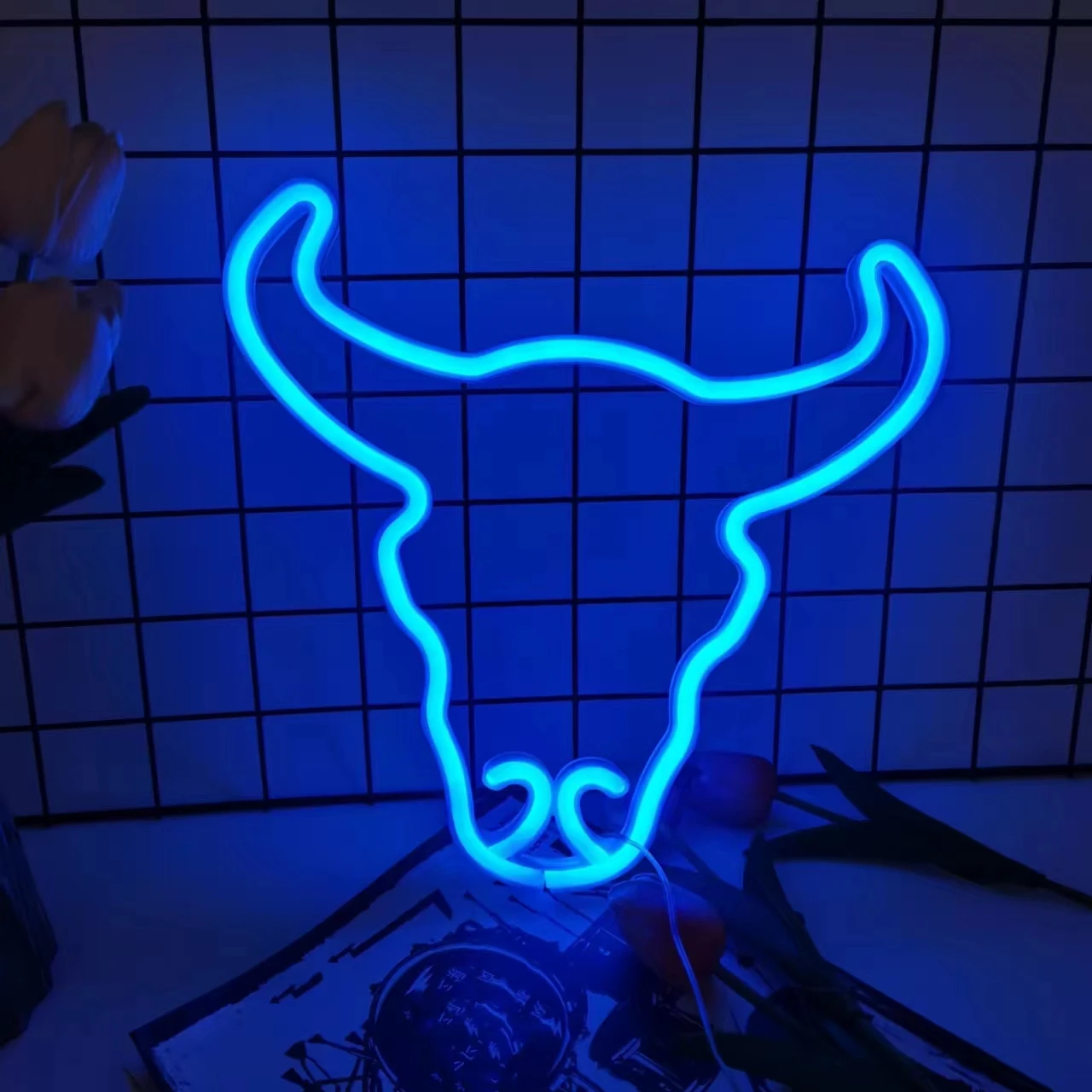 Cow LED neon light, USB or battery powered creative night light for bedroom, wedding, birthday party, game room wall decoration