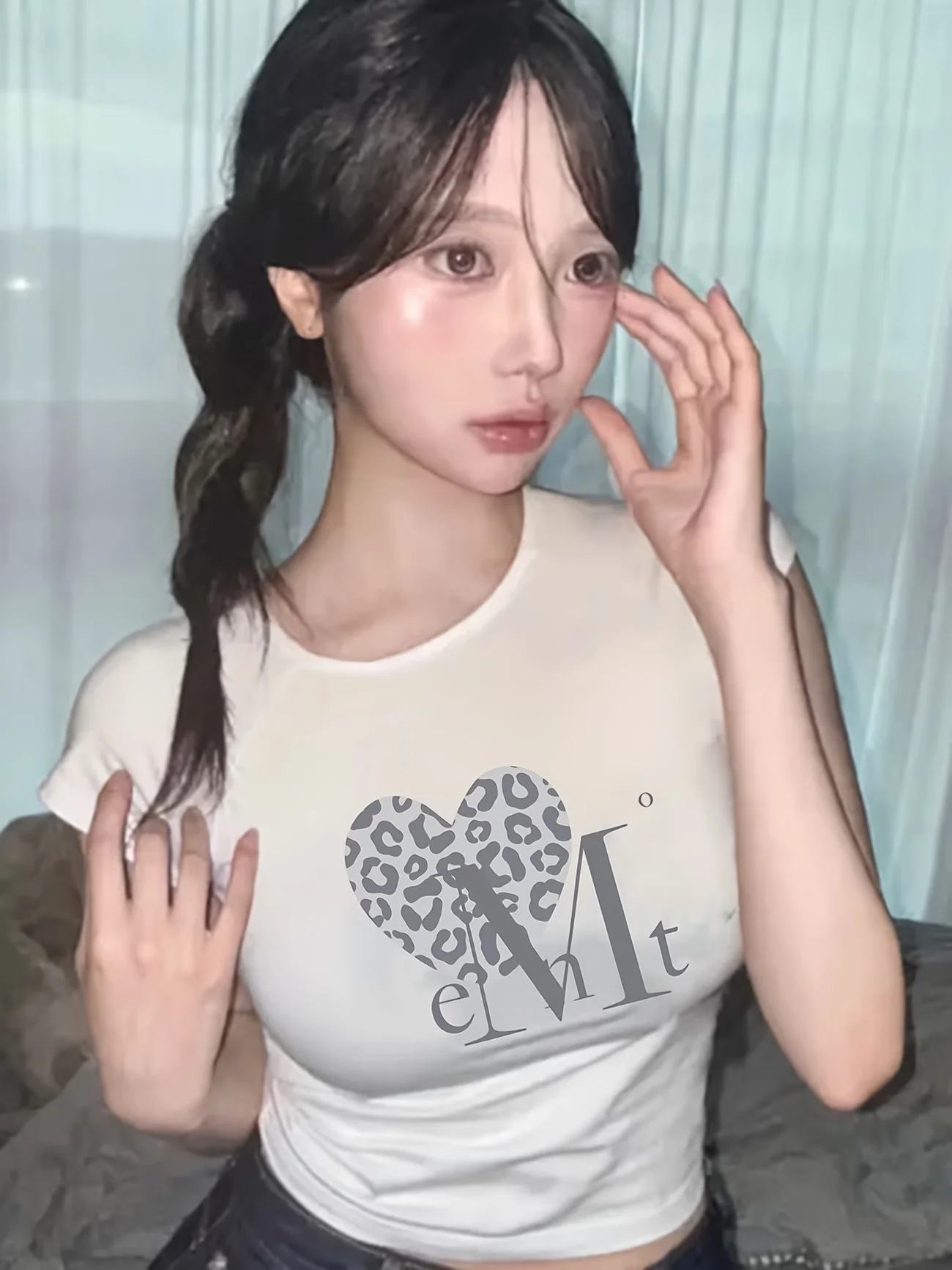 Leopard Print Heart-Shaped Letter Pattern Short-Sleeved T-Shirt for Women, Form-Fitting Short Style, Low-Cut Tight Top