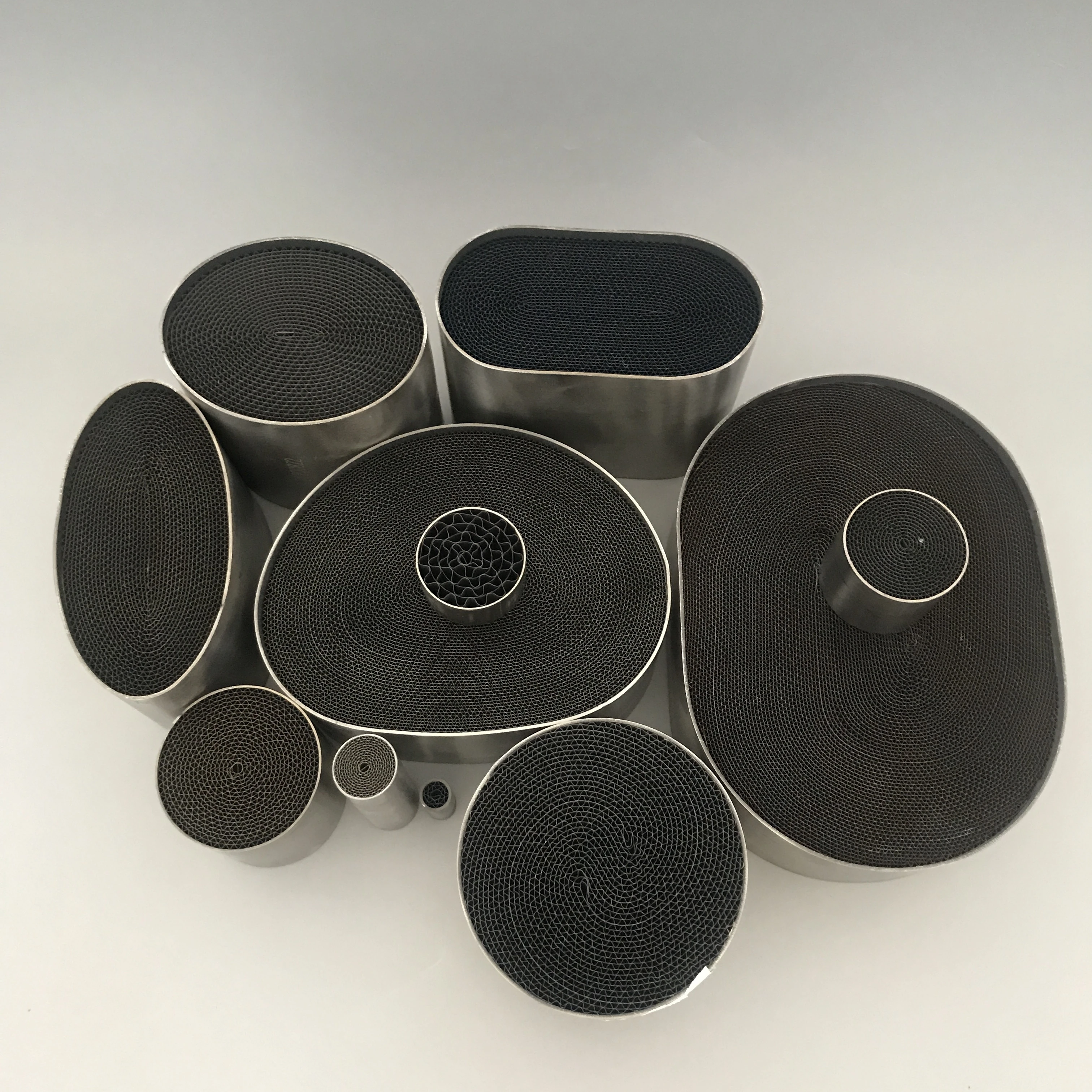 Catalisador metálico para motocicletas e carros