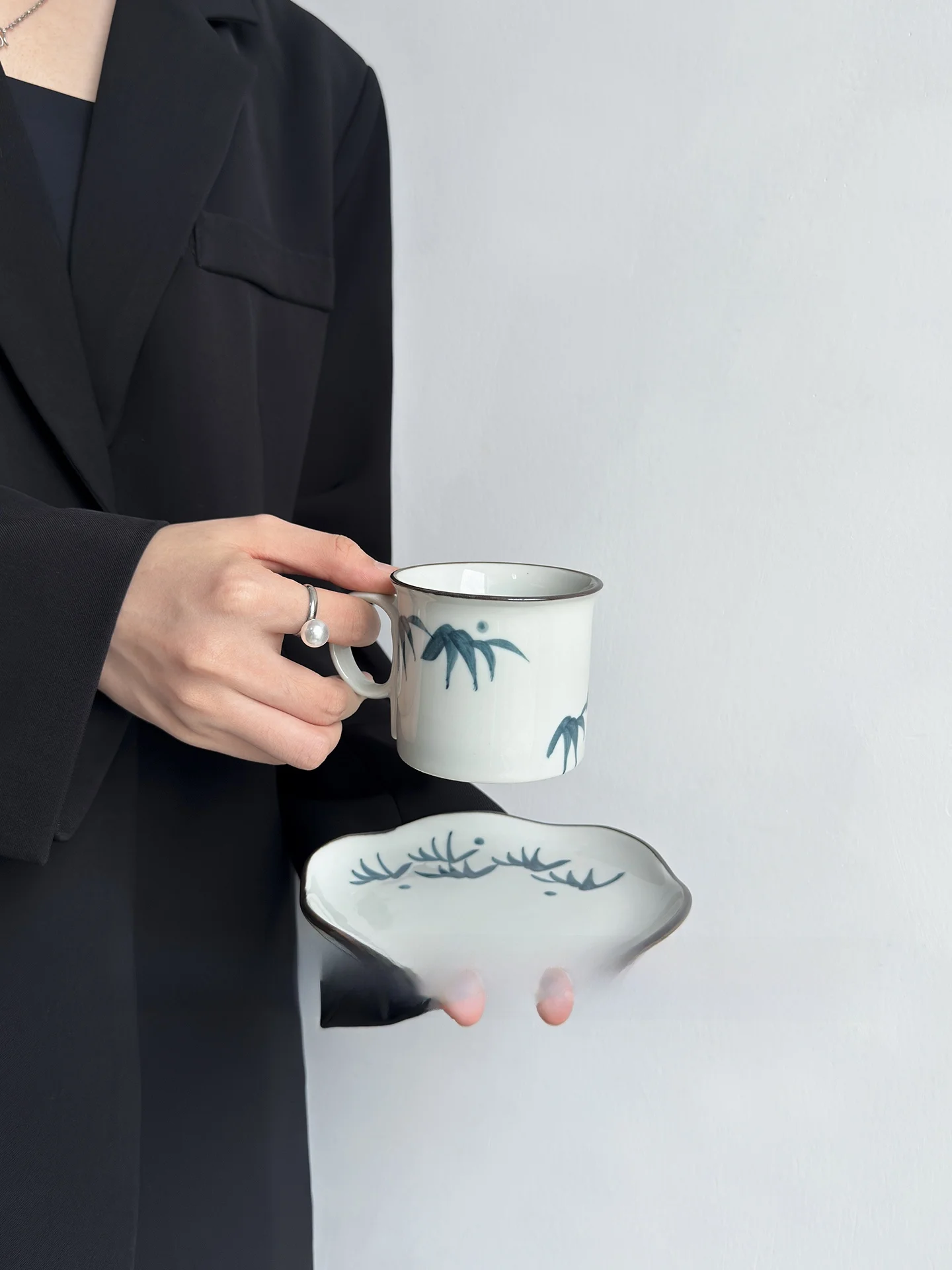 

Retro Style Ceramic Coffee Cup Set with Stirring Spoon Bamboo Water Design Afternoon Tea Cup Dishwasher And Microwave Safe
