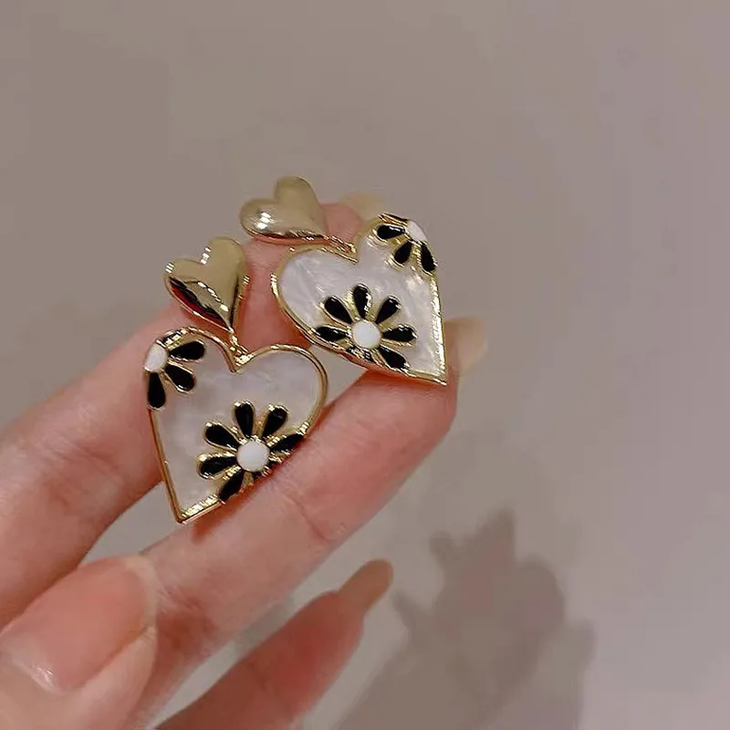 Korean Fashion Cute Flower Heart Stud Earrings For Women Vintage Rose Daisy Pattern Enamel Earrings Bridal Wedding Jewelry