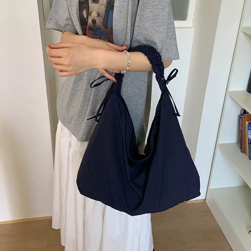 Borsa a tracolla pieghettata tinta unita alla moda Borse a tracolla in nylon per il tempo libero di grande capacità Borsa semplice per studenti sotto le ascelle Primavera Estate