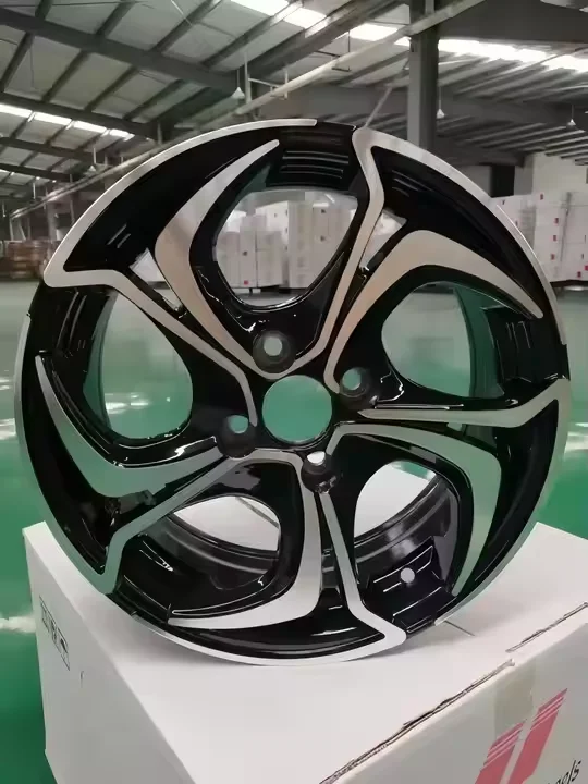 Aangepaste gesmede personenauto wielen 15 inch 4-gaats 13-16 inch kleine lichtmetalen velg universele 4x100 4x114.3 autowielen velgen