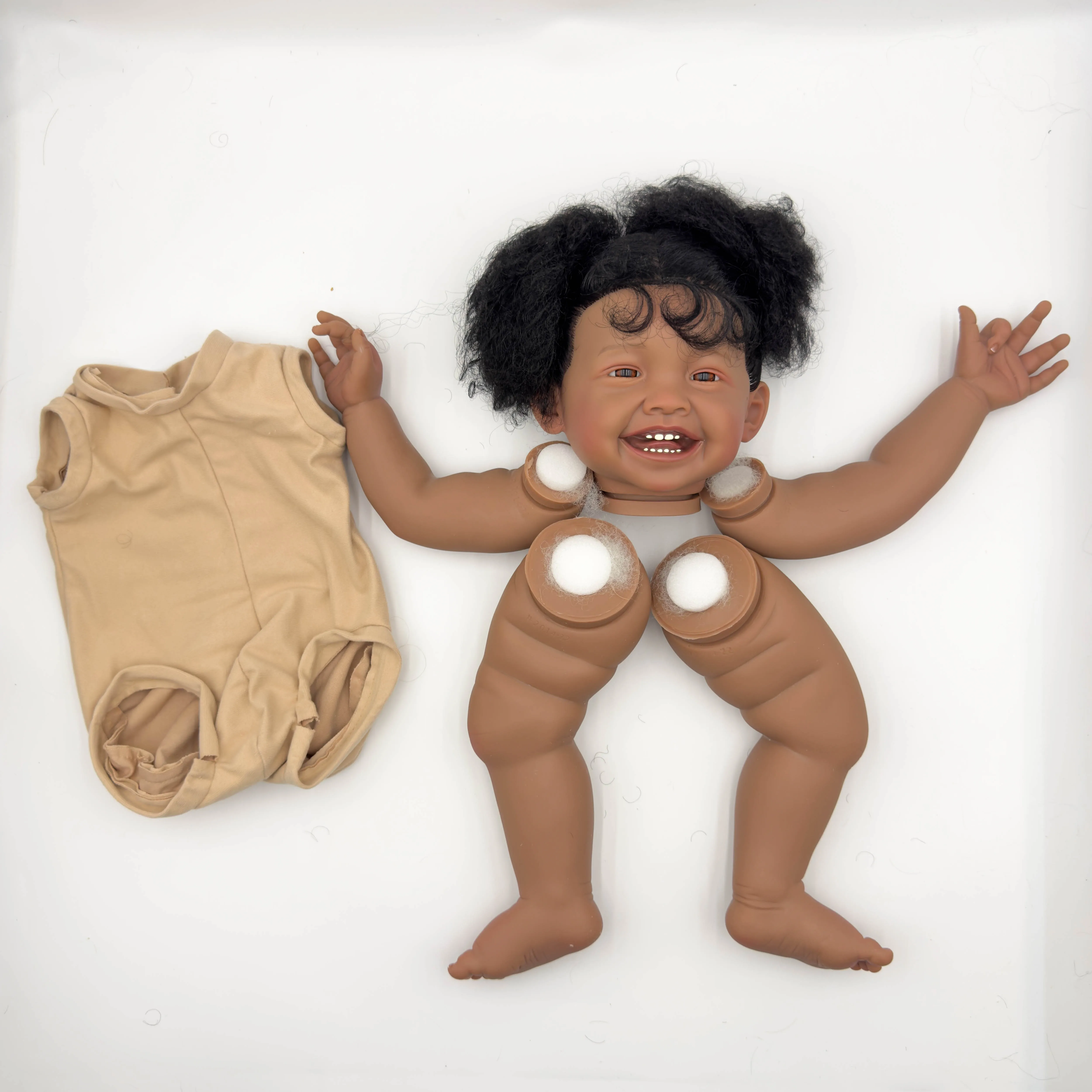 NPK-kit de muñeca Reborn sin terminar Mila de 24 pulgadas, piezas de muñeca de juguete pintadas, piel marrón oscura, pelo negro rizado