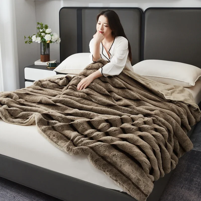 Tuscan Faux Fur Autumn Spring Warmth Blanket High Quality Thick Keep Warm Sofa Blankets for Throw High-end Soft Fluffy Comforter