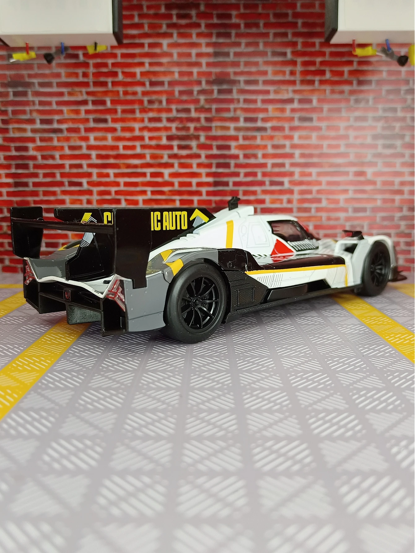 cca-1-24-シミュレーション-bmw-m-ハイブリッド-v8-アロイカーモデル-デコレーション-コレクション-デスクトップ装飾-サウンド＆ライト-ギフト