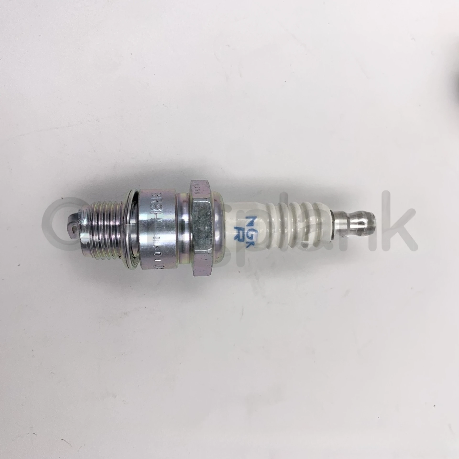 

Spark Plug BR8HS for Yamaha Outboard Motor/yacht Spark Plug Two-stroke
