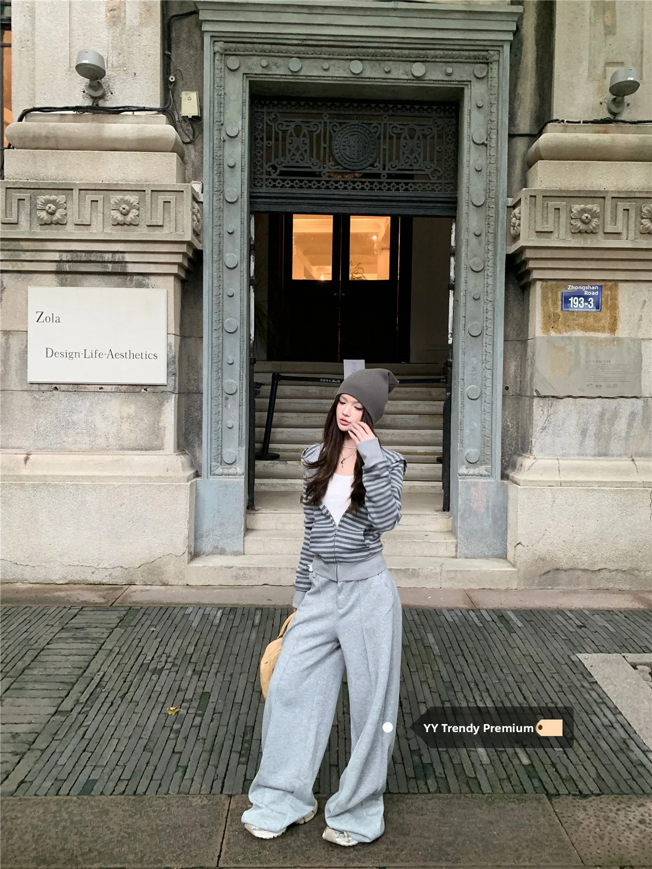 

Ретро-корейский повседневный женский комплект из двух предметов: полосатая толстовка и брюки, стройнящий силуэт, удобный свободный крой для ранней весны