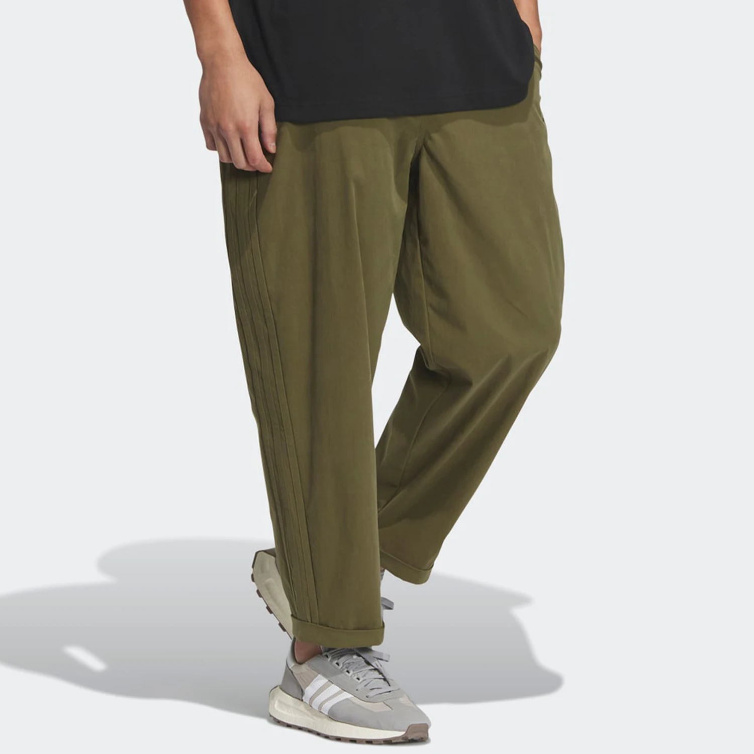 

Adidas genuine Three Stripes Men's Casual Sports Loose Woven Pants IW6295