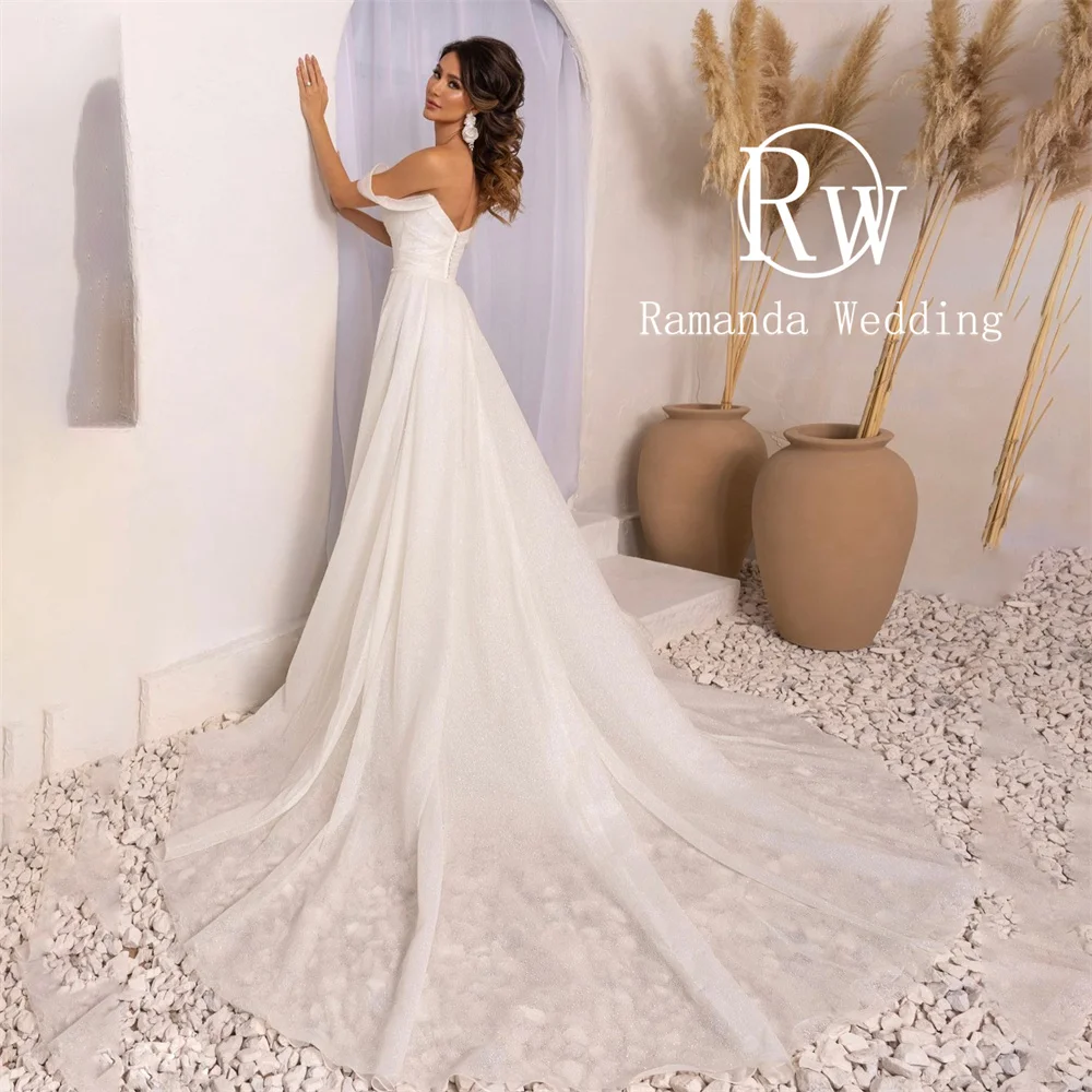 فستان زفاف مخصص من Romand قبالة الكتف فتحة جانبية عالية سويب تراين بدون ظهر على شكل حرف a فستان الزفاف أحدث تصميم 2025