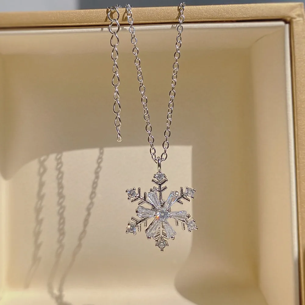 

2025 New Necklace Rotatable Exquisite Snowflake Pendant